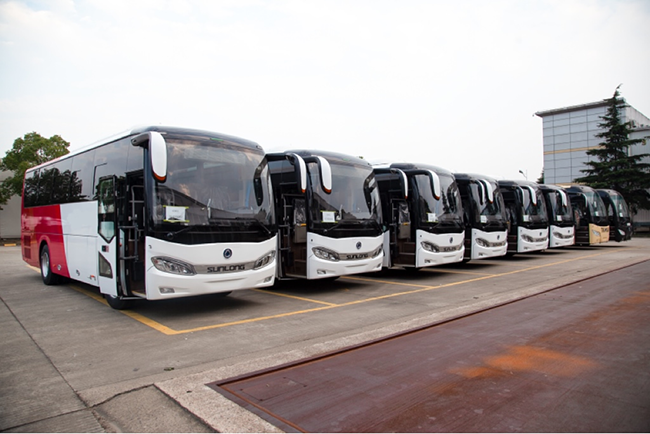 申龍汽車批量客車啟程美洲 以創新設計與卓越品質賦能海外市場